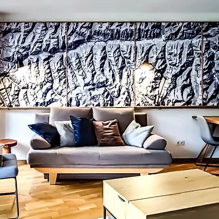 Andrea 7 By Smr Close To Gondola *